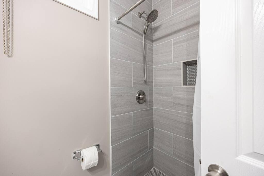 Modern 2br Cozy In Dc
